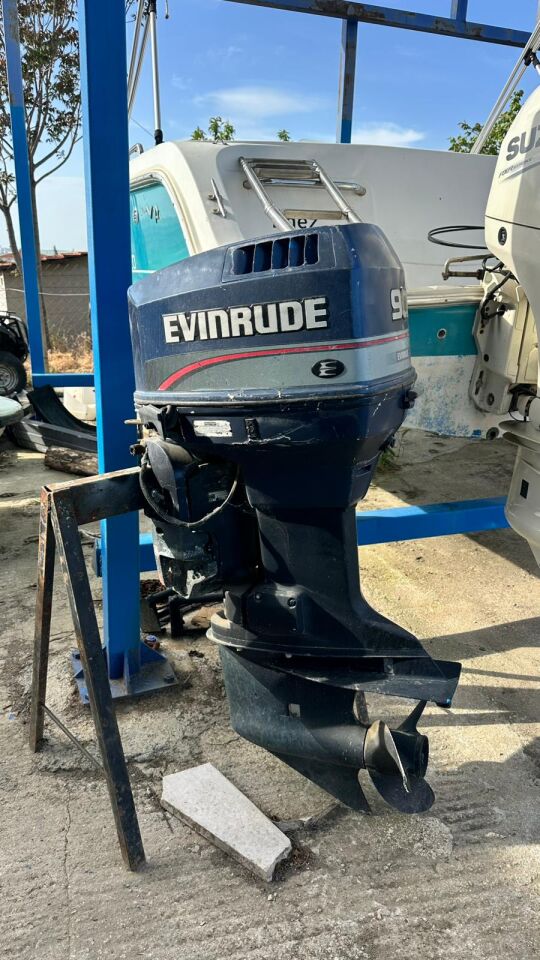 EVİNRUDE 90 V4